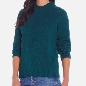 Elegant Women's Green Crew Neck Sweater